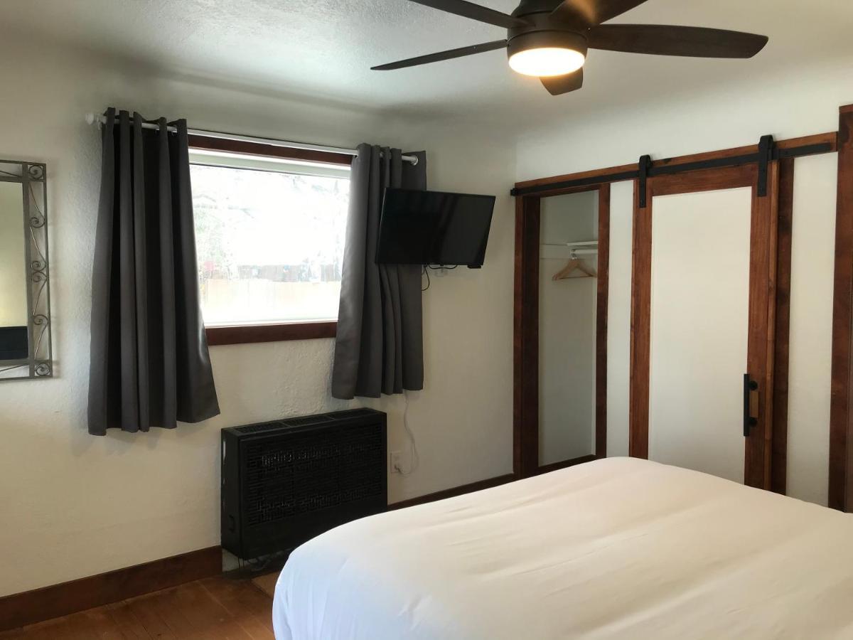 Left Coast Lodge - Pet Friendly Sisters Exterior photo