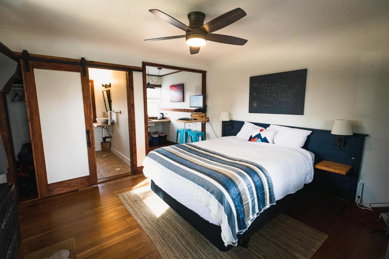 Left Coast Lodge - Pet Friendly Sisters Exterior photo