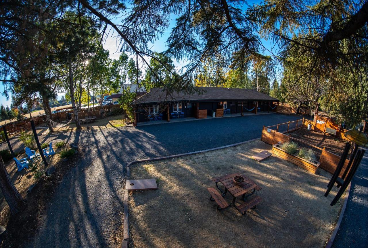 Left Coast Lodge - Pet Friendly Sisters Exterior photo