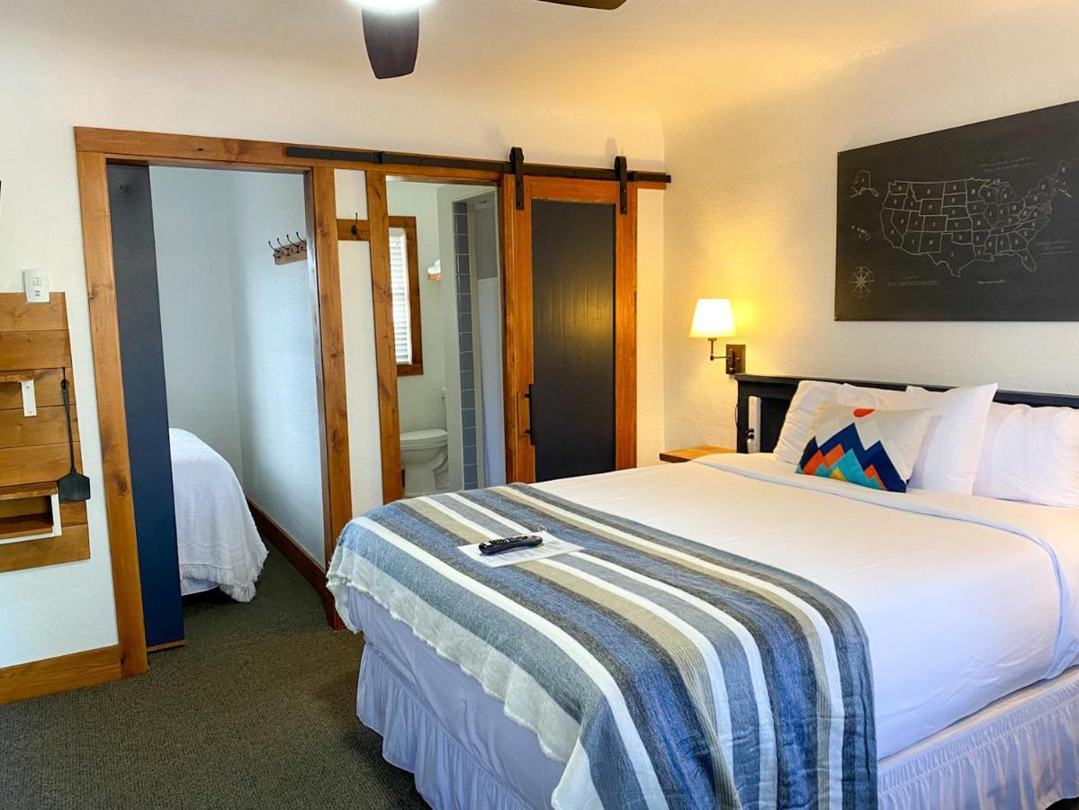Left Coast Lodge - Pet Friendly Sisters Exterior photo