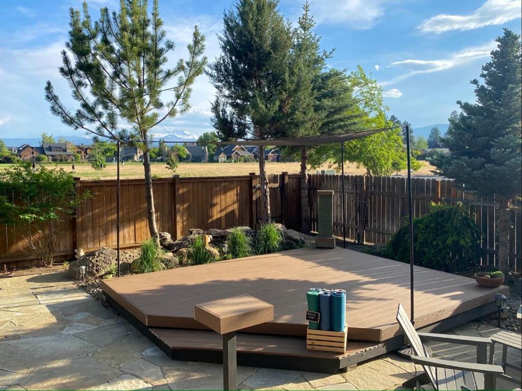 Left Coast Lodge - Pet Friendly Sisters Exterior photo